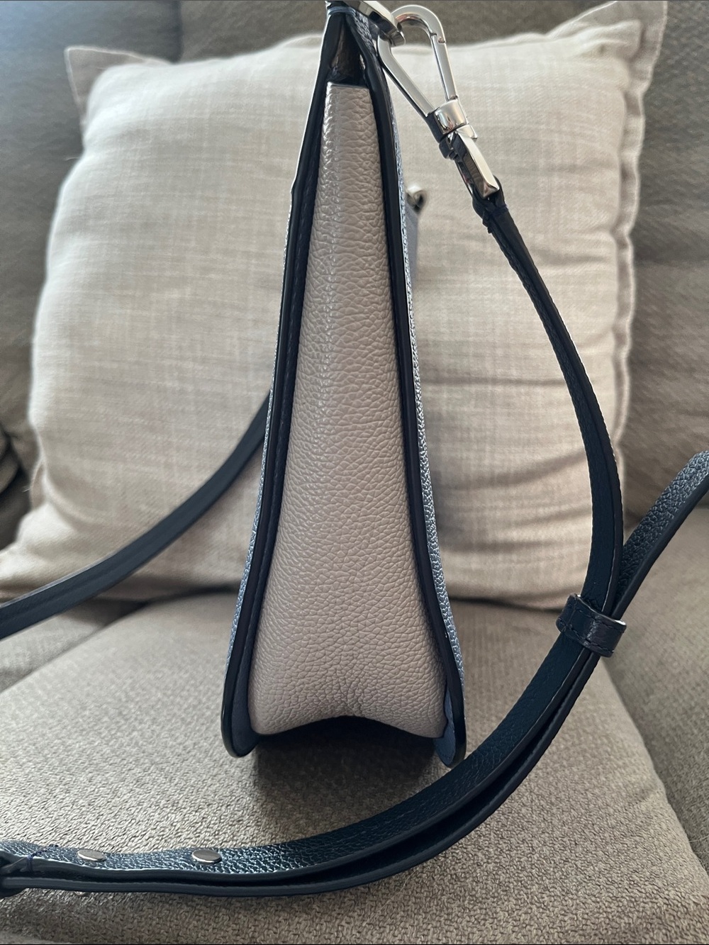 kate spade gray and navy pebbled leather crossbody bag - Picture 3 of 8